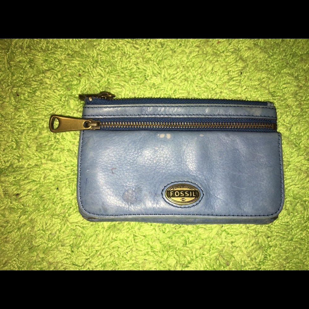 Clearance 🛍 Fossil blue wallet.